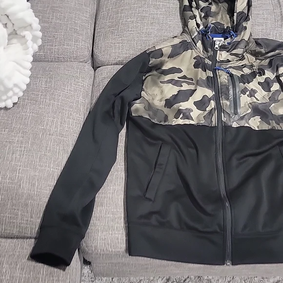 North Face Camo Hoodie medium - Picture 4 of 8